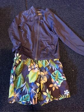 Toddler boys 3T swim trunks & rash guard